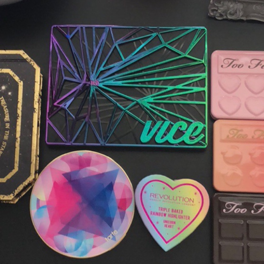 Prestige eyeshadow palettes and highlighter